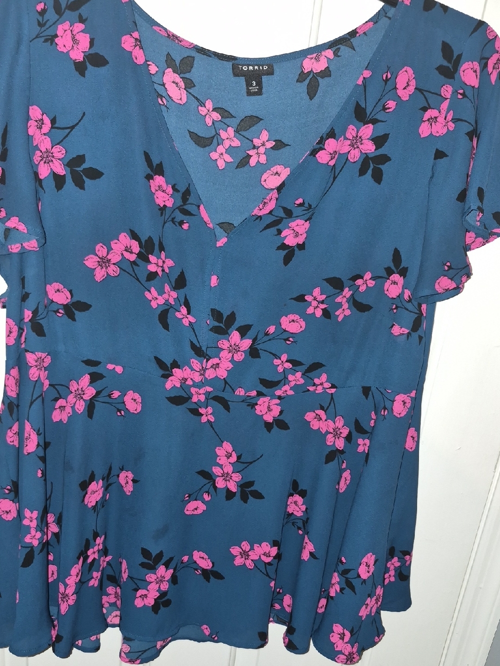 torrid teal floral V-neck top with hot pink blossoms